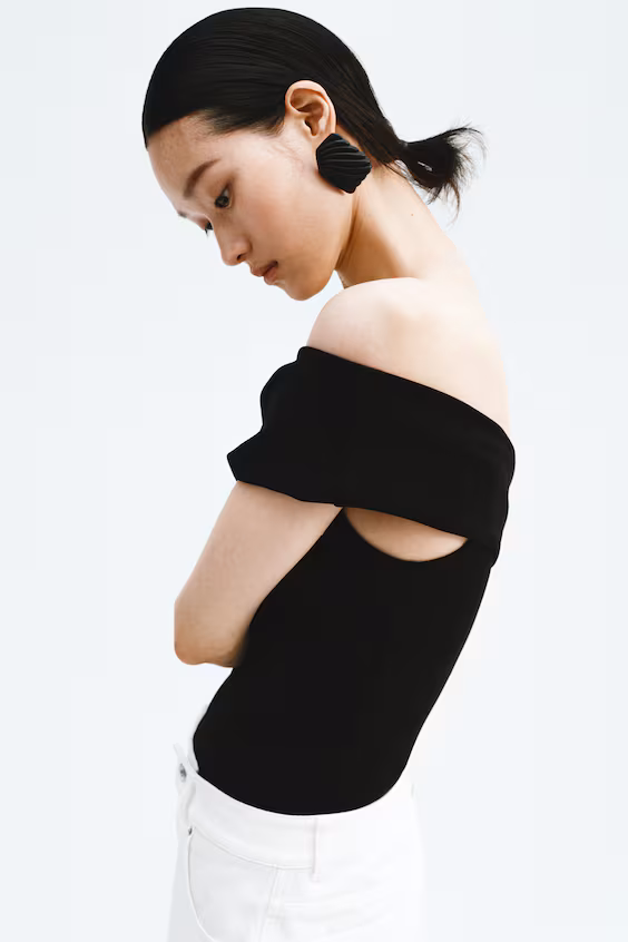 Боди с трусиками и открытыми плечами