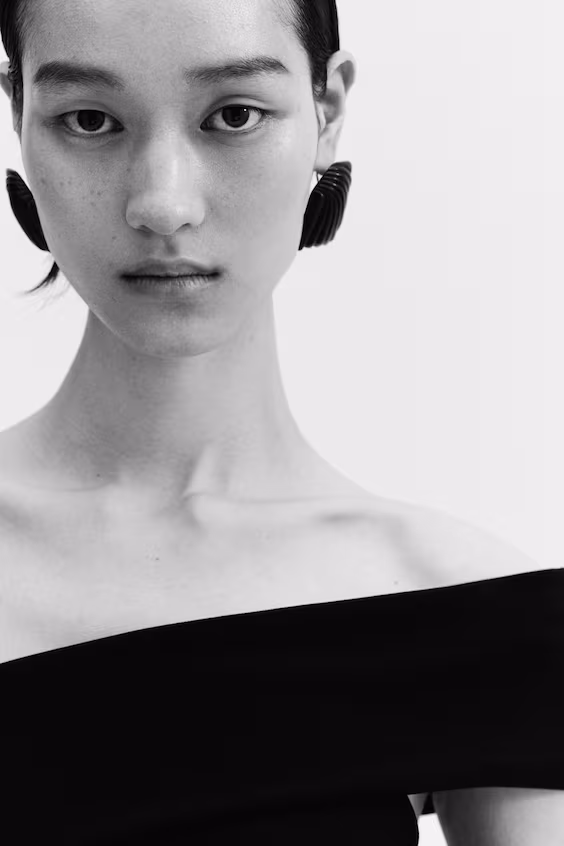 Боди с трусиками и открытыми плечами