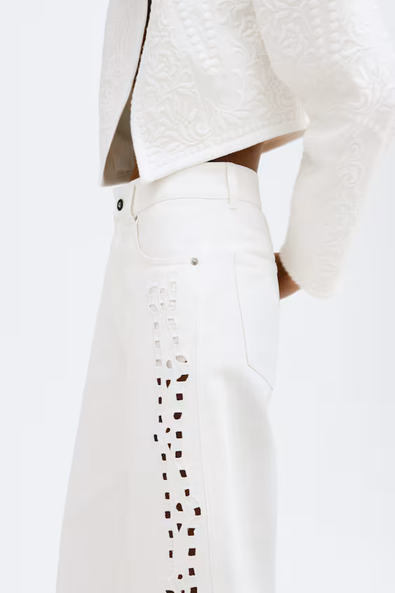 Джинсы с английской вышивкой