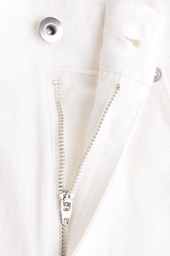 Джинсы с английской вышивкой