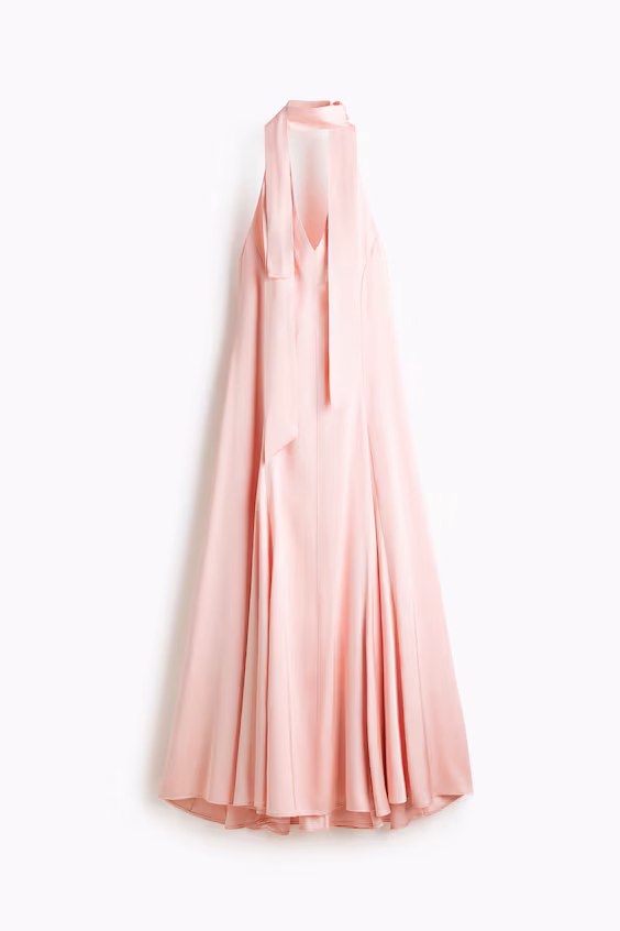 Платье из атласа с расширенной юбкой