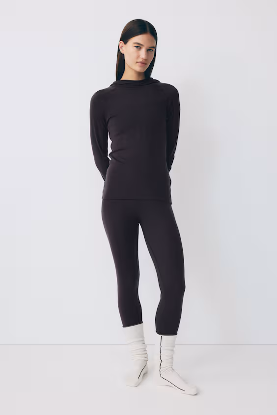 Спортивный свитер с капюшоном из шерсти