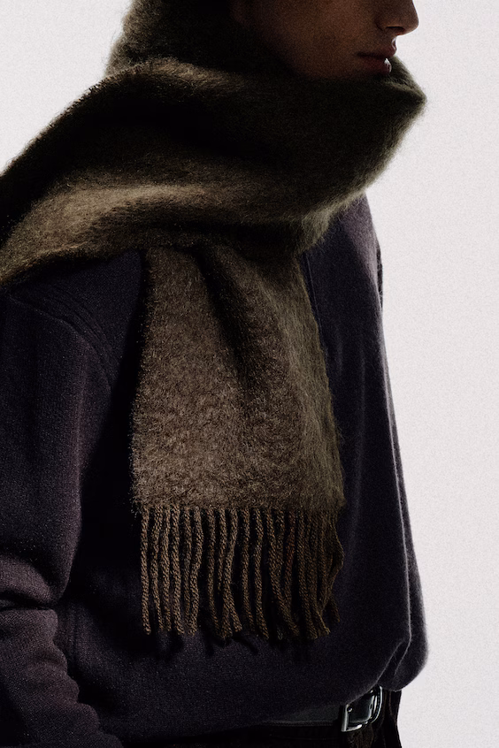 Шарф мохеровый с кисточками