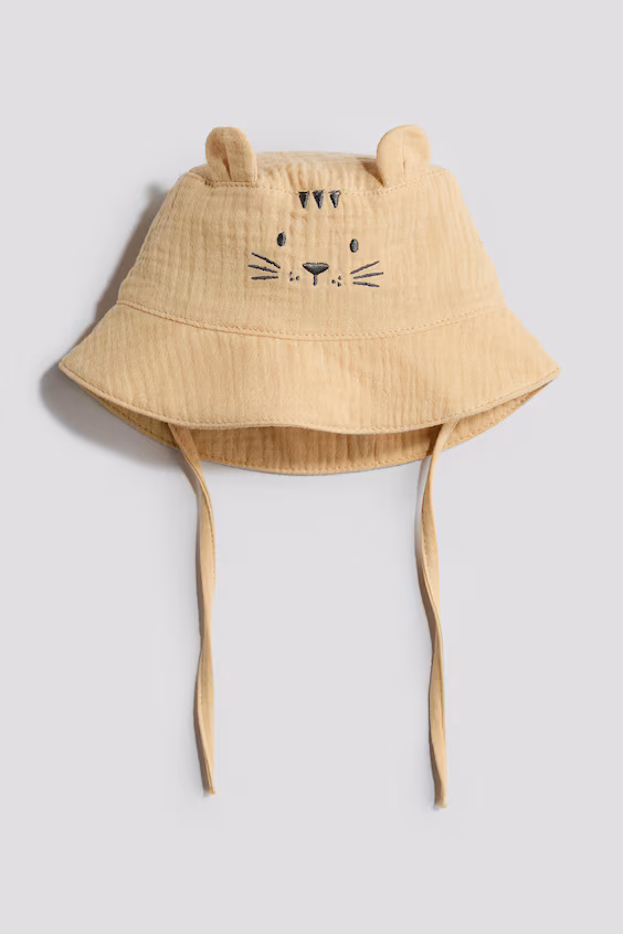 Шляпа для солнца с вышитыми деталями