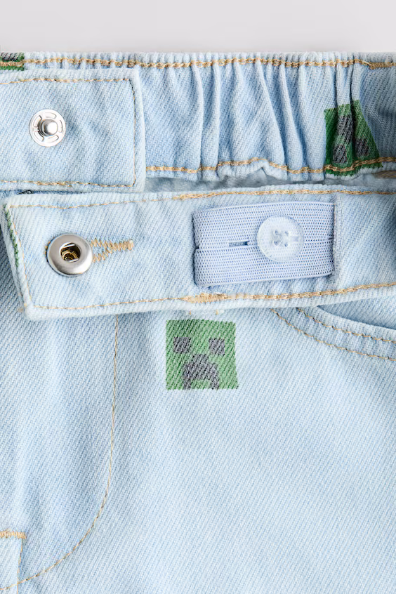 Джинсовые шорты с принтом