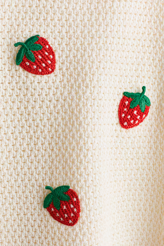 Платье из вязаного полотна с аппликациями