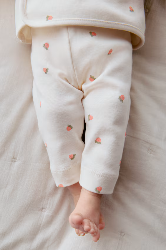 Комплект свитера с переплетением и леггинсов