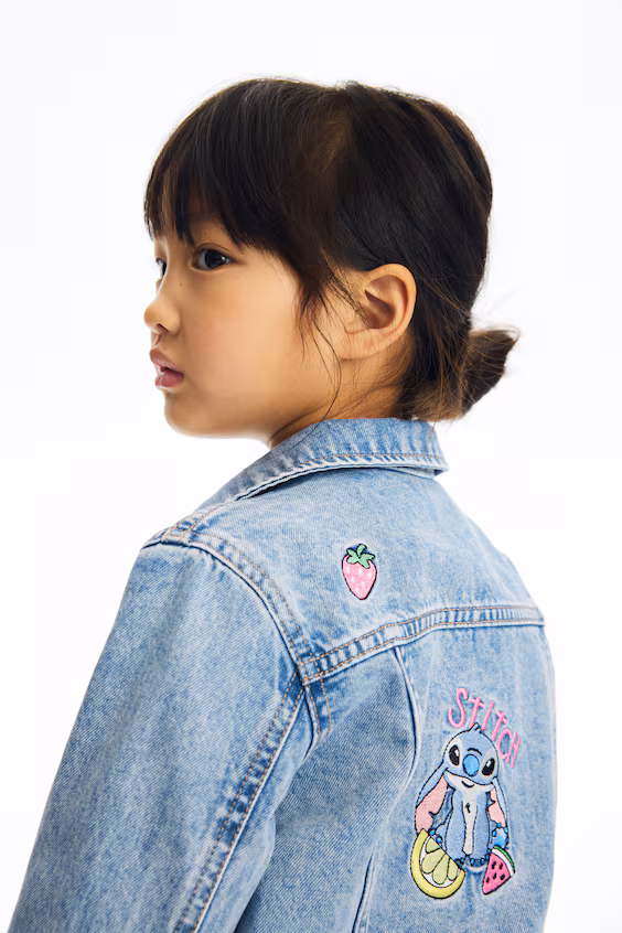 Джинсовая куртка с принтом lilo & stitch