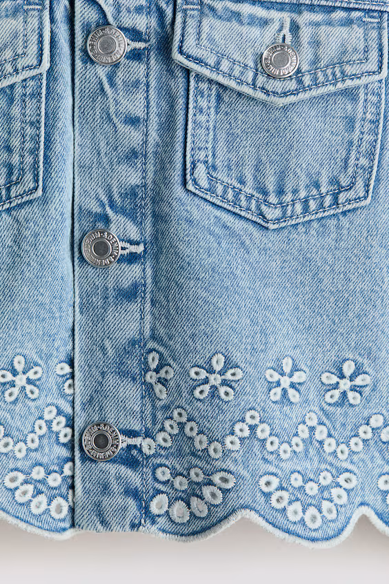 Джинсовая куртка с английской вышивкой