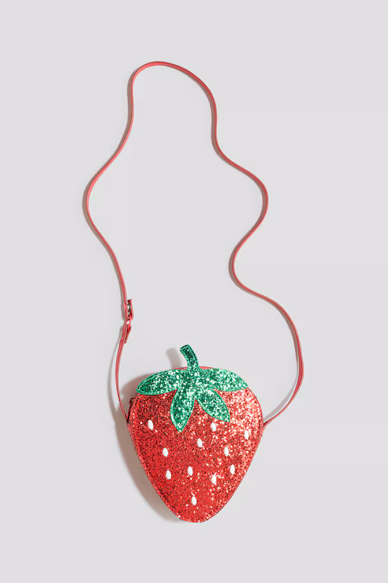 Сумка через плечо с земляникой и пайетками