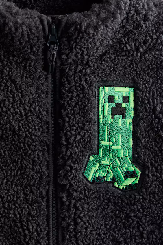 Жилет из меха с узором