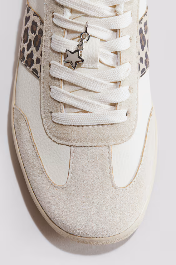 Кроссовки с подвесками