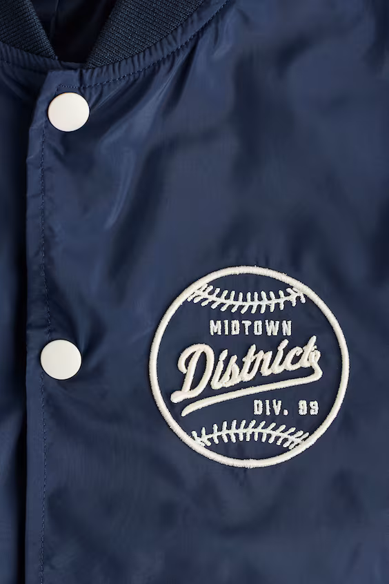 Бейсбольная куртка с узорами