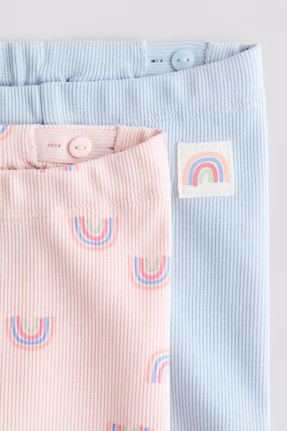 Пара костюмов в рубчик велосипедиста