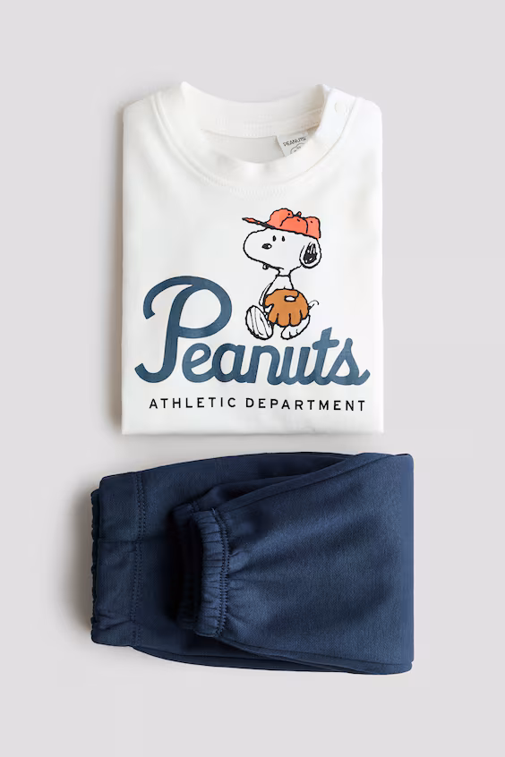 Комплект футболки и джоггеров