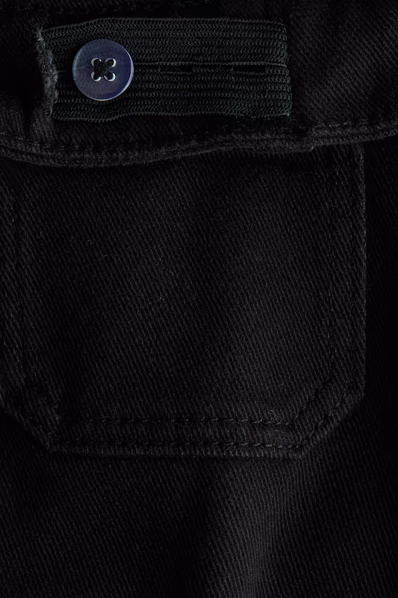 Джинсы с расклешенными штанинами