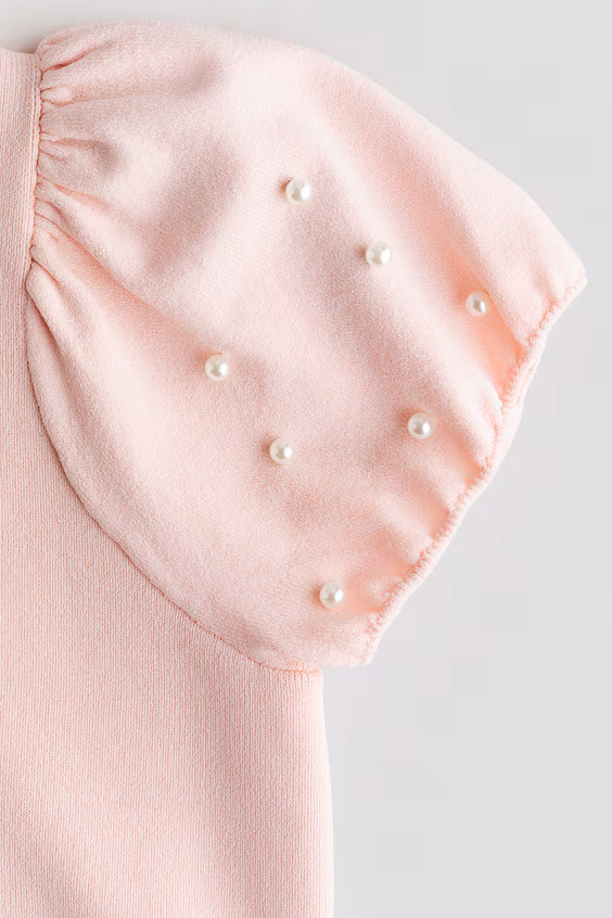 Свитер из тонкой вязаной ткани с бисером