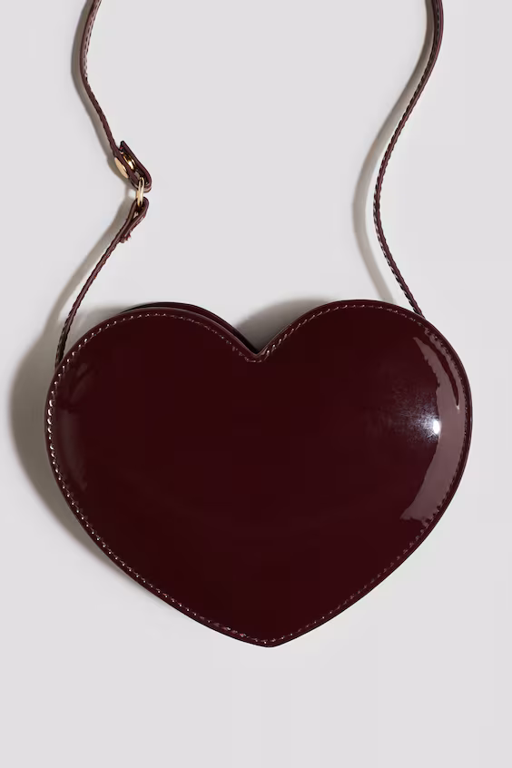 Сумка через плечо в форме сердца
