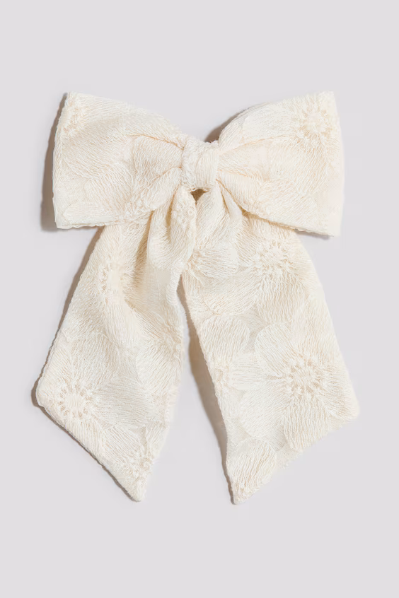 Заколка для волос с вышитым бантом