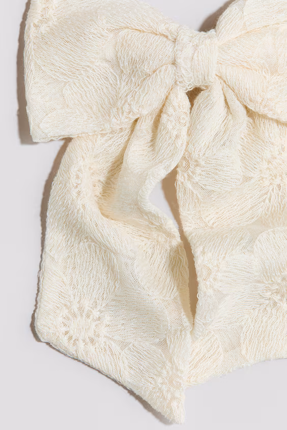 Заколка для волос с вышитым бантом