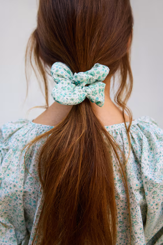 Резинка для волос в форме лепестков