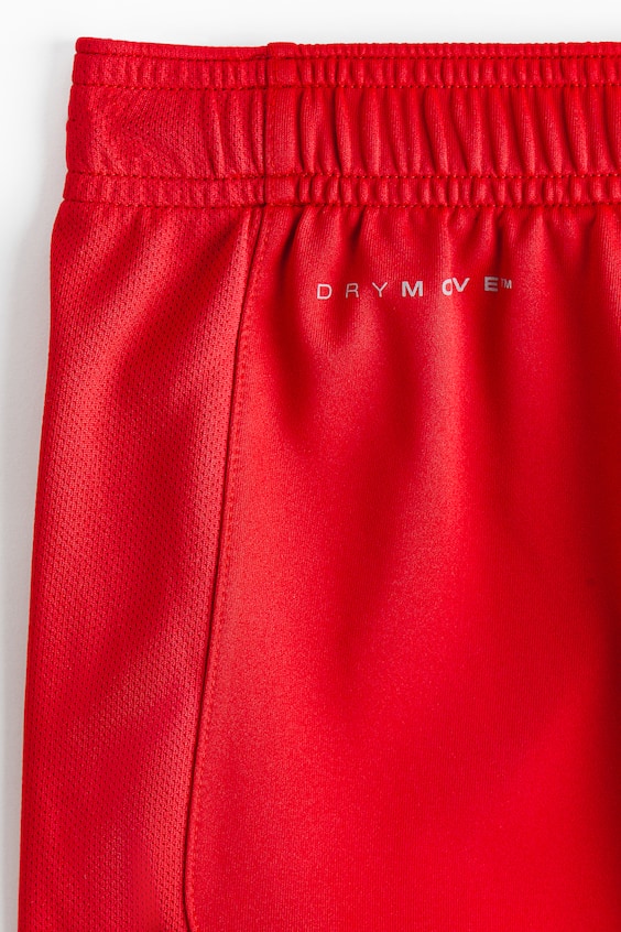 Футбольные шорты с технологией drymove™