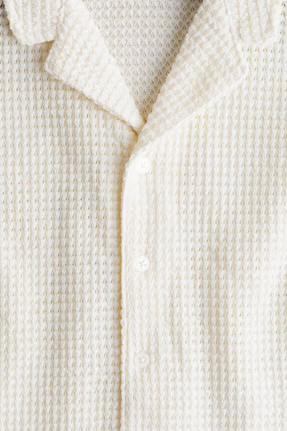 Рубашка резорт из ткани с текстурой