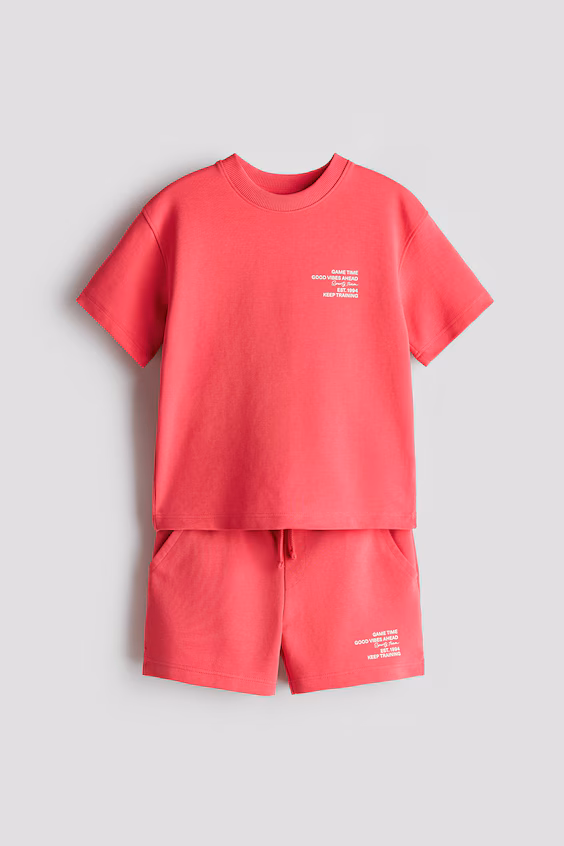 Комплект футболки и шорт из толстовочной ткани