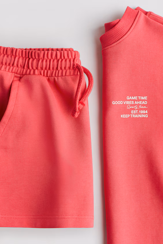 Комплект футболки и шорт из толстовочной ткани