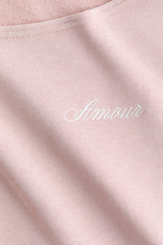 Платье оверсайз с открытыми плечами