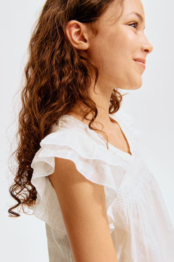 Блузка с оборками на рукавах