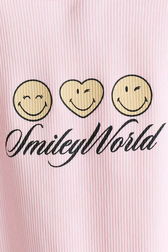 Топ без рукавов с принтом улыбающегося мира