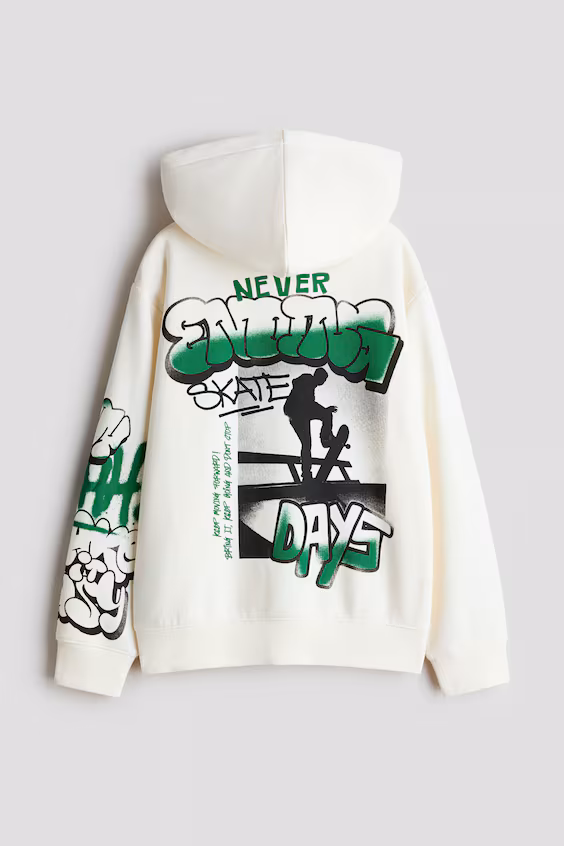 Плащ с капюшоном и узорами