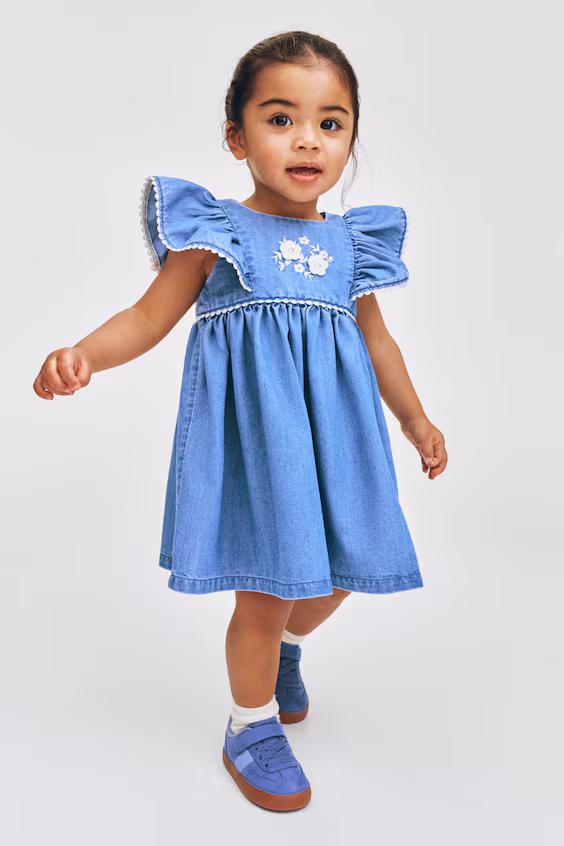 Платье из джинсы с вышивкой