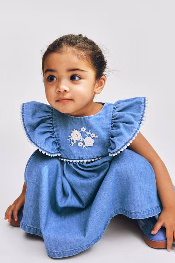 Платье из джинсы с вышивкой