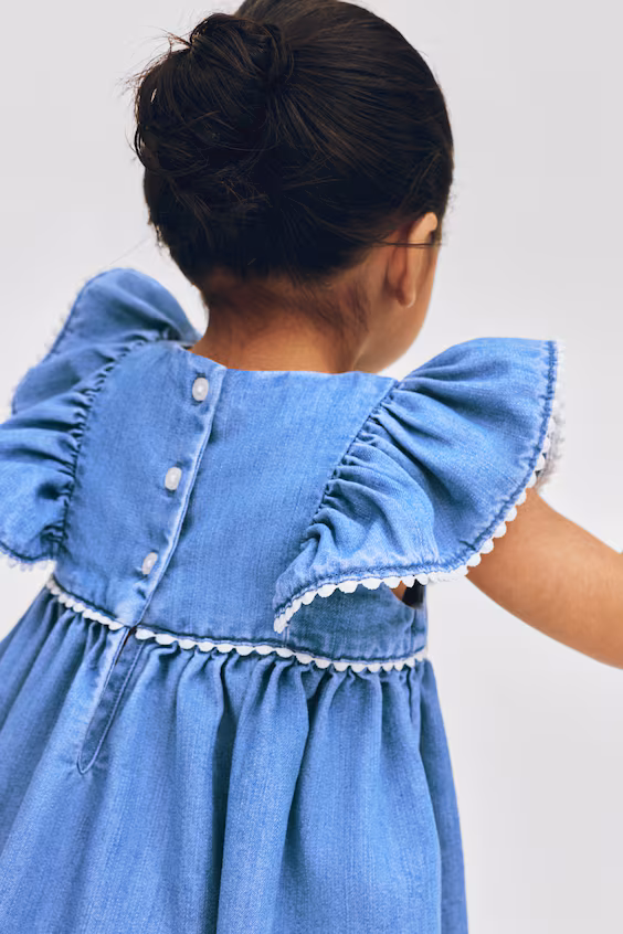 Платье из джинсы с вышивкой