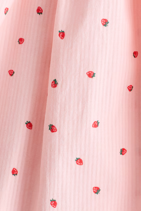 Платье из ткани с морщинами и узором