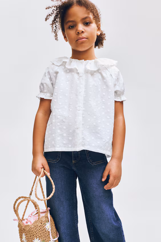 Блузка с вышивкой и воротником на оборке