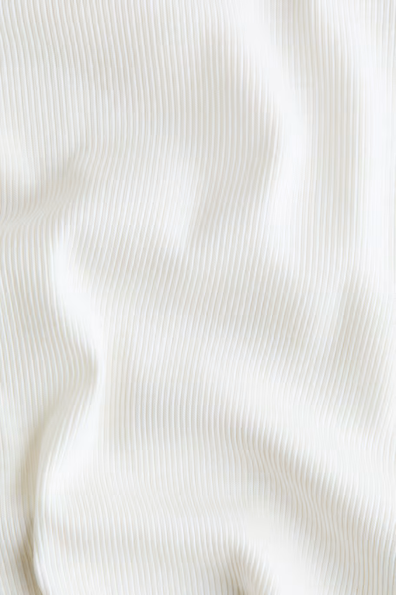 Футболка в рубчик с оверлоком