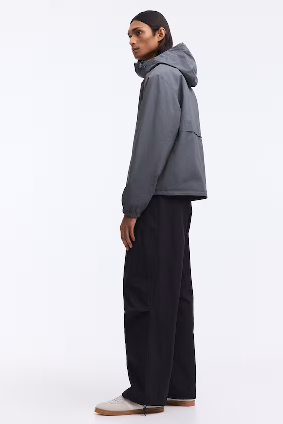 Ветровка из водоотталкивающего нейлона