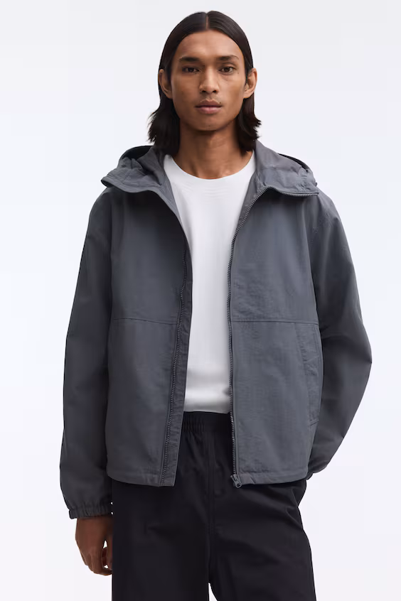 Ветровка из водоотталкивающего нейлона