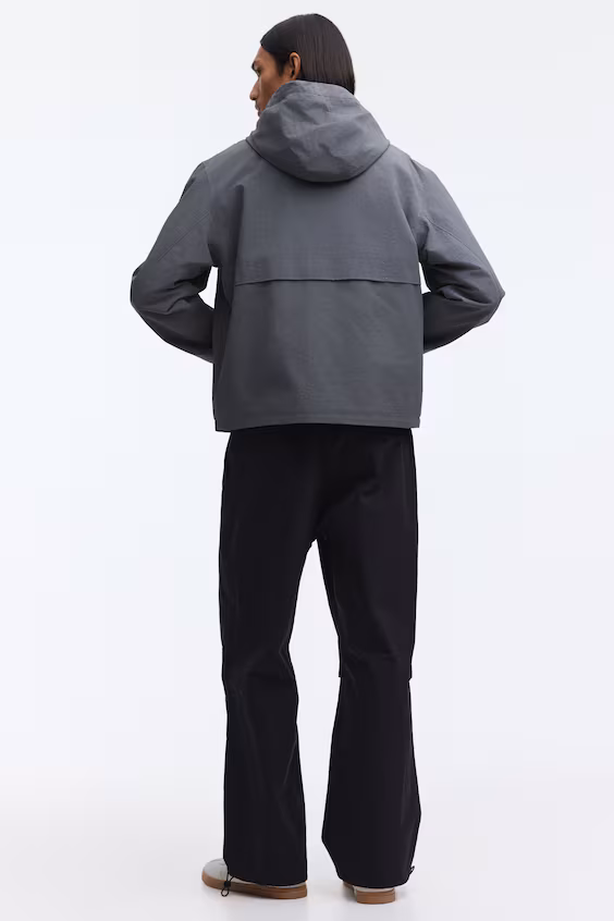 Ветровка из водоотталкивающего нейлона