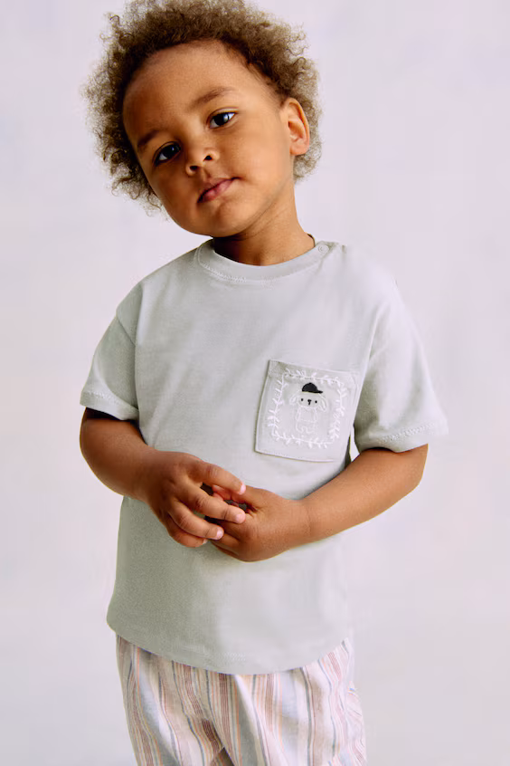 Футболка из хлопка с вышитым узором