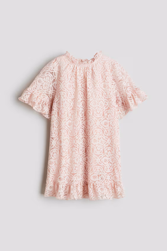 Платье из кружева с оборками