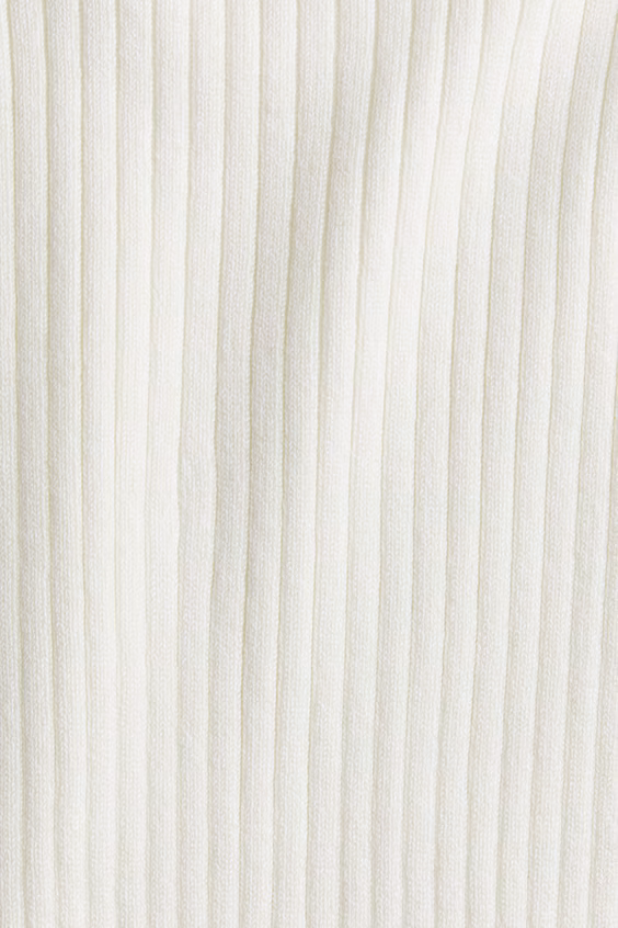 Свитер в рубчик из мягкой ткани