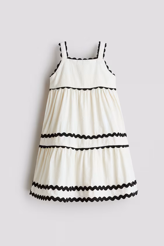 Платье нарядное из атласа