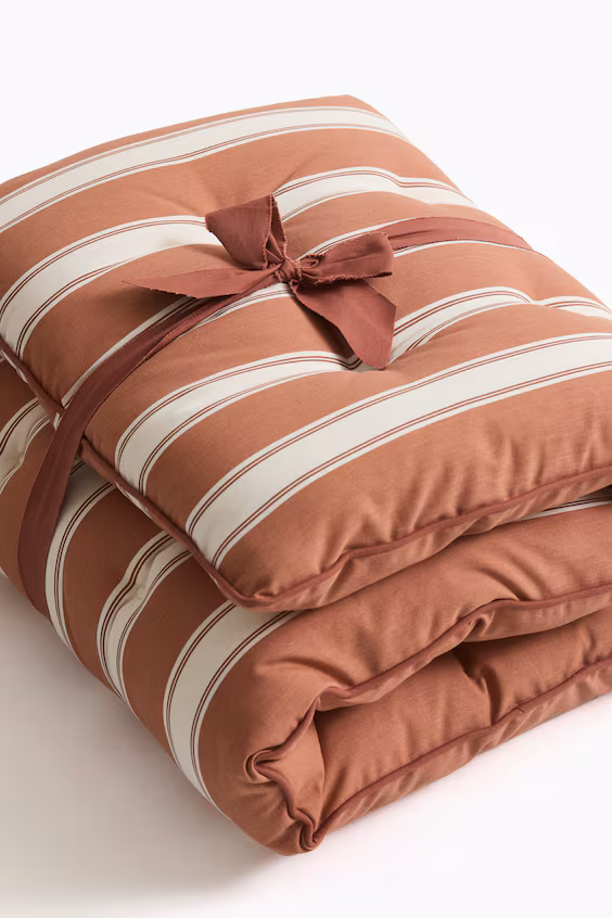 Большая подушка для наружного стула