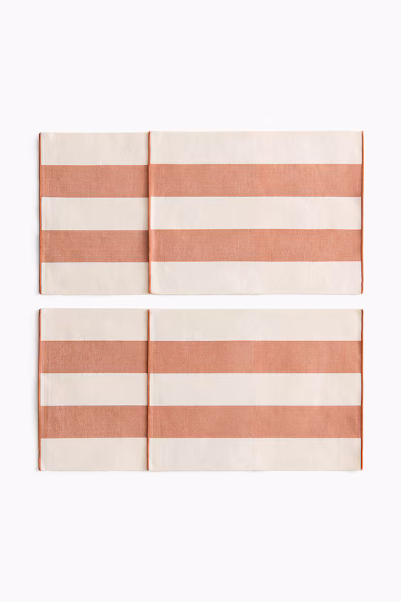 Набор из 4 текстильных индивидуальных подставок для посуды