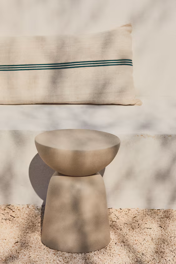 Металлический настольный столик для наружного использования