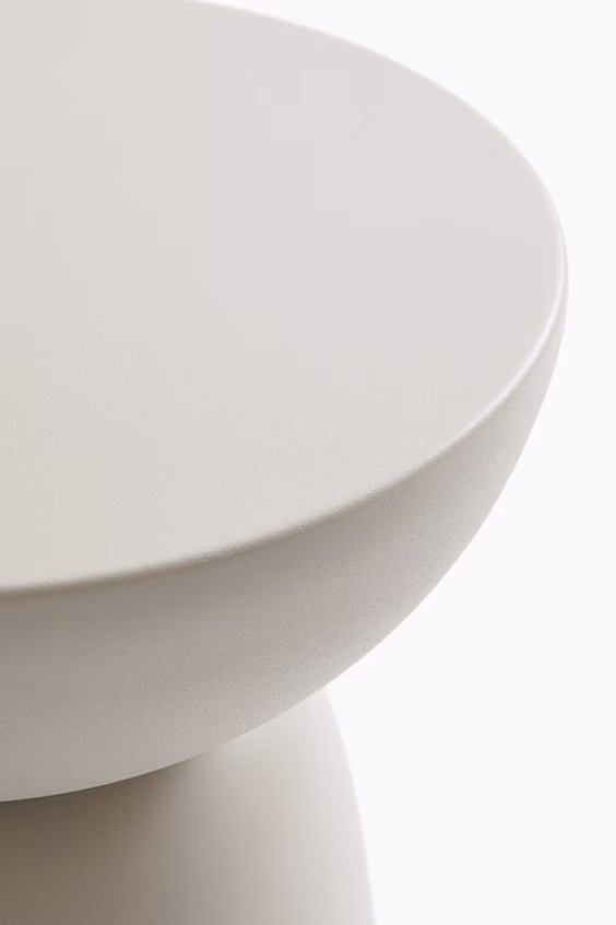 Металлический настольный столик для наружного использования